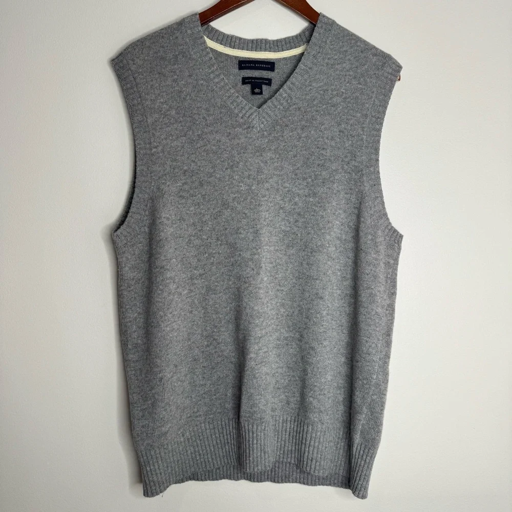 Banana Republic Gray Merino Wool Blend V-neck‎ Men’s Sweater Vest Size Large